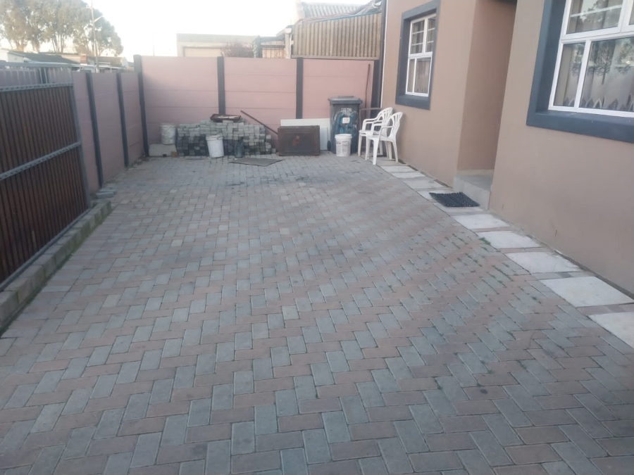 4 Bedroom Property for Sale in Ravensmead Western Cape